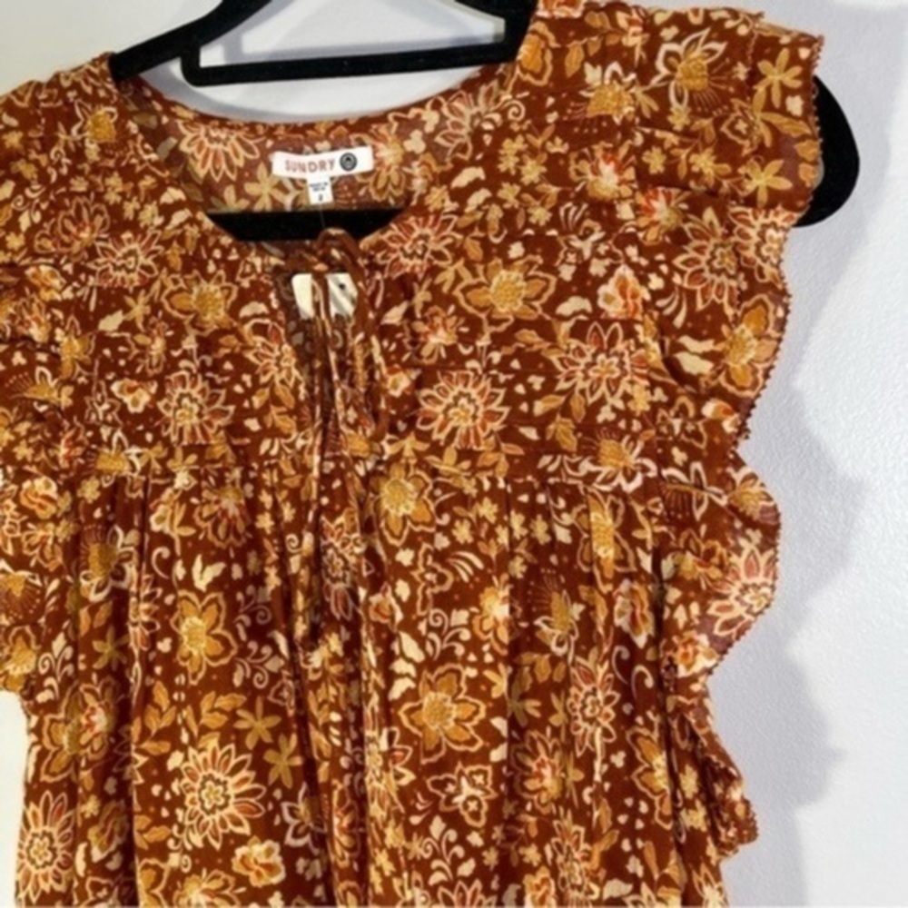 NWT Sundry Floral Flutter Sleeve Blouse Size 2 or M Color Curry - Picture 3 of 11